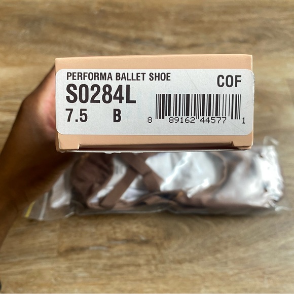 New and unused Bloch women’s Performa canvas flats! - Picture 3 of 4